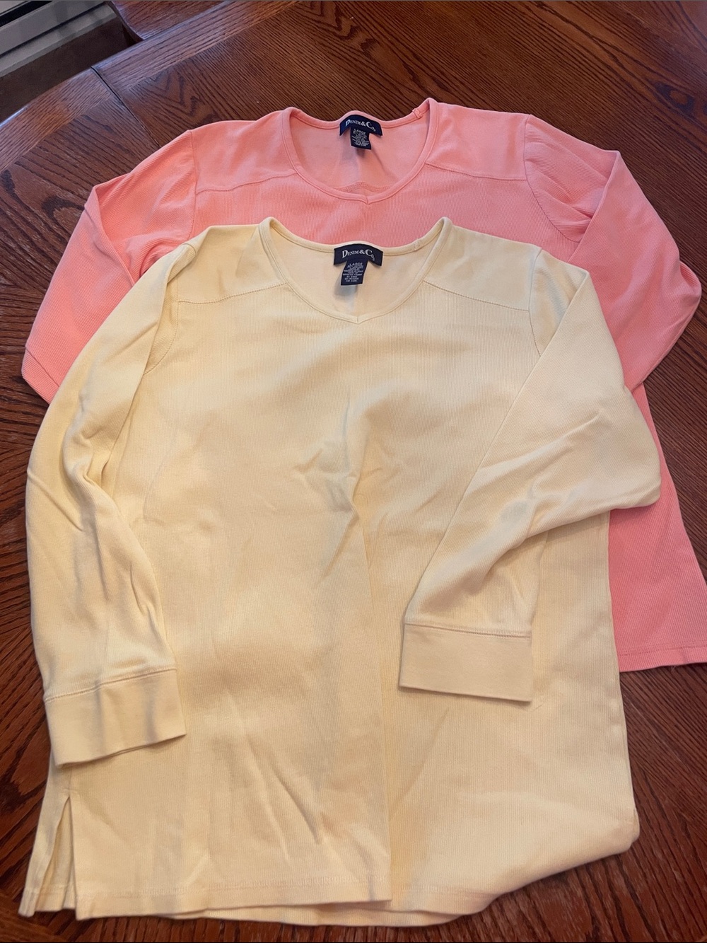 Denim and company tops peach and yellow